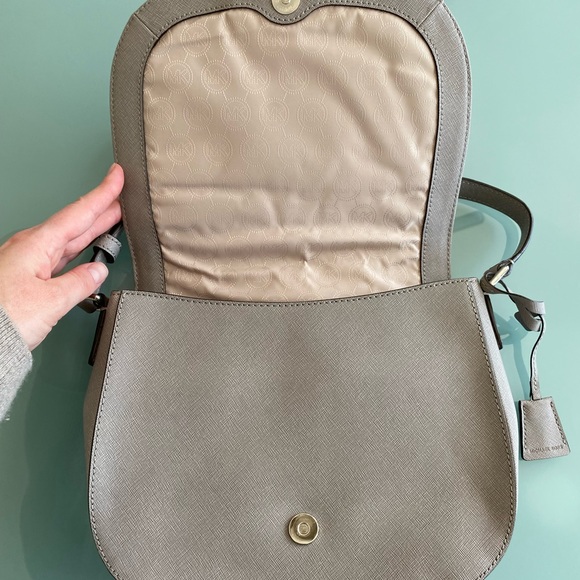 Michael Kors leather grey crossbody bag purse - Picture 5 of 5